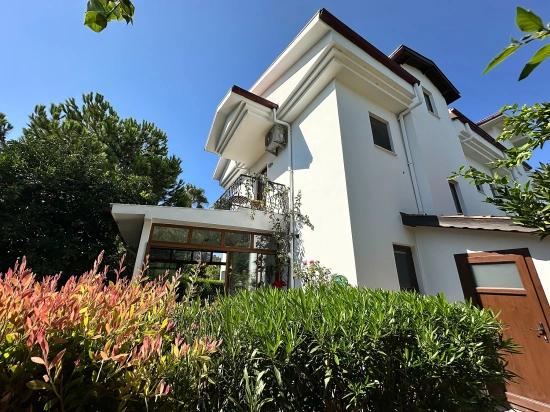 Стильная Двухквартирная Вилла С Общим Бассейном В Самом Центре Района Османглар В Дальяне