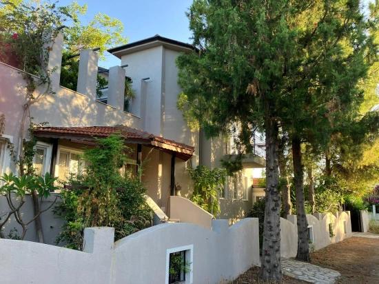 Уникальная Средиземноморская Вилла С Самостоятельными Апартаментами