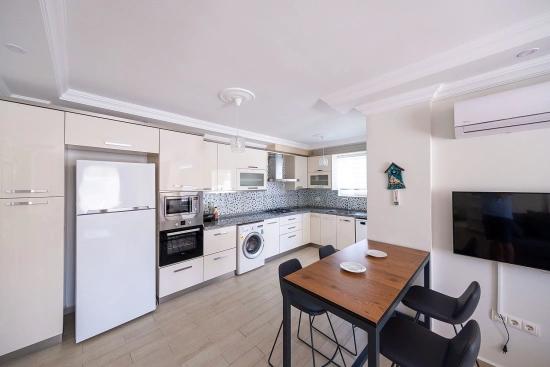 Скрытая И Элегантная Вилла С 4 Спальнями В Гюльпинаре