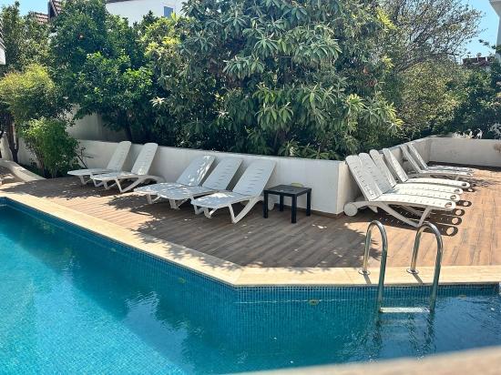 Современная Элегантность, Органично Вписанная В Реку.