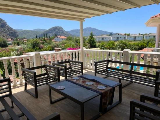 Неподвластная Времени Роскошь, Открывающая Вид На Окружающий Мир.