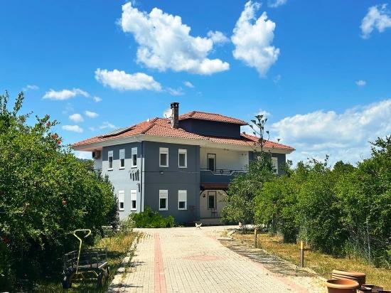 Роскошная Вилла На Природе, Расположенная На Частном Участке Площадью 6000 М².