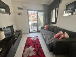 Современная Элегантность, Органично Вписанная В Реку.