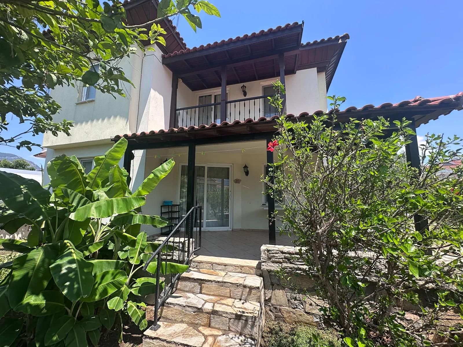 Gülpınar'da Dağ Manzaralı Ve Şehir Merkezine Yürüme Mesafesinde Müstakil Villa