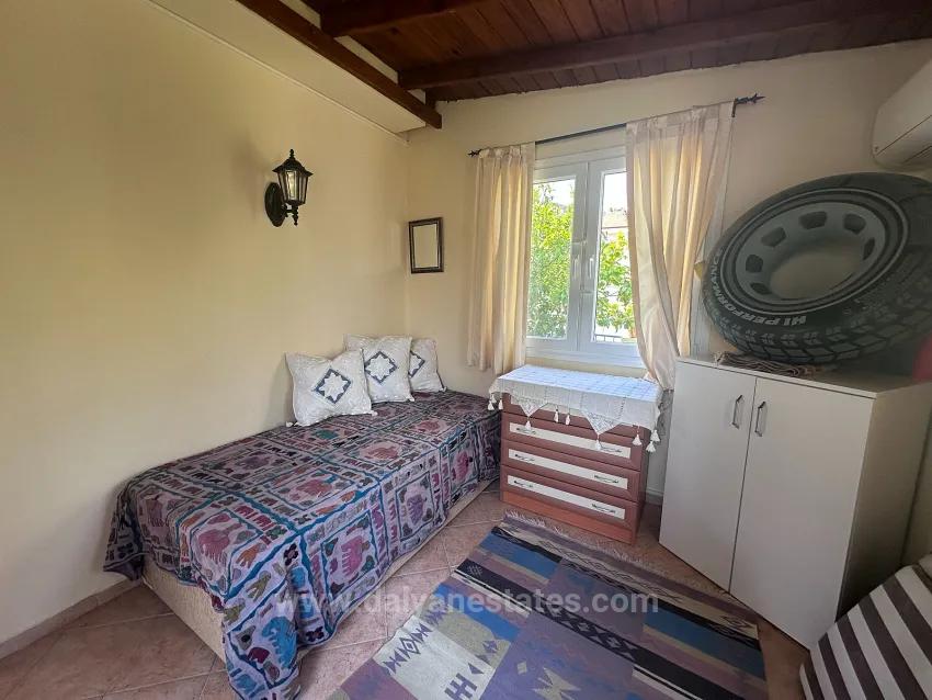 Gülpınar'da Dağ Manzaralı Ve Şehir Merkezine Yürüme Mesafesinde Müstakil Villa