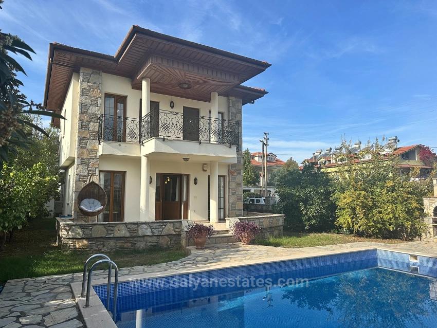 Metinler, Dalyan’da Dört Yatak Odalı Villa – Konfor, Işık Ve Dağ Huzurunun Buluştuğu Bir S