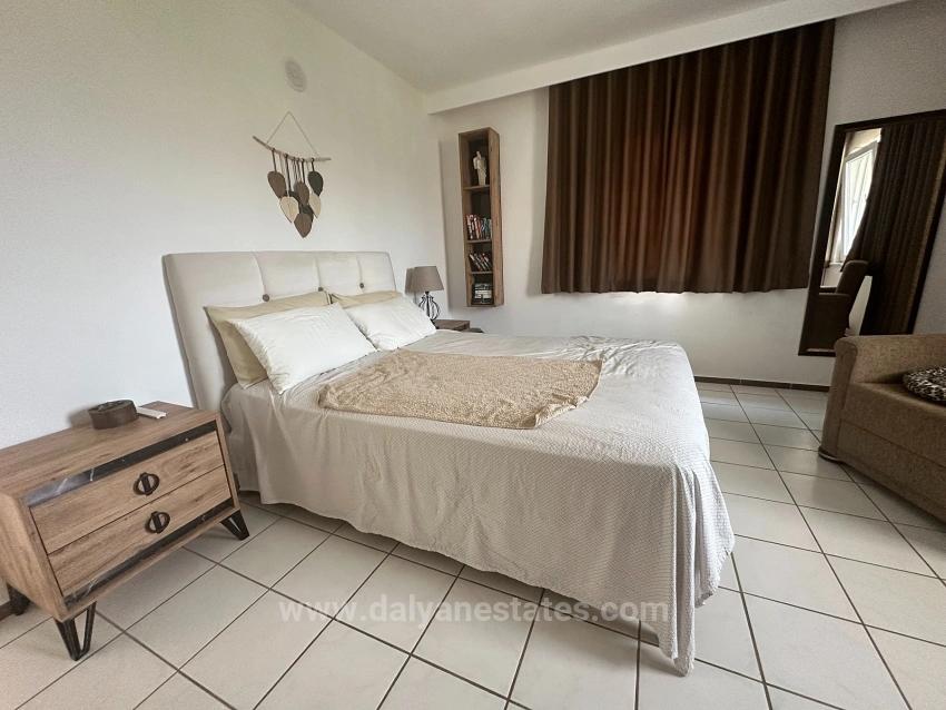 Geniş Araziye Sahip Geleneksel Türk Evi