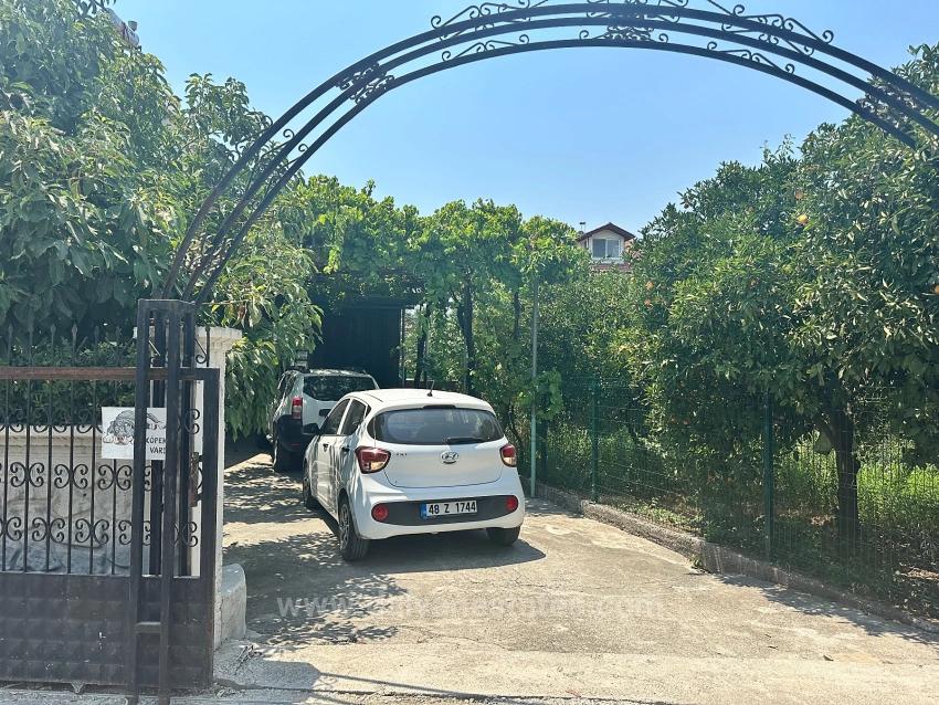 Geniş Araziye Sahip Geleneksel Türk Evi