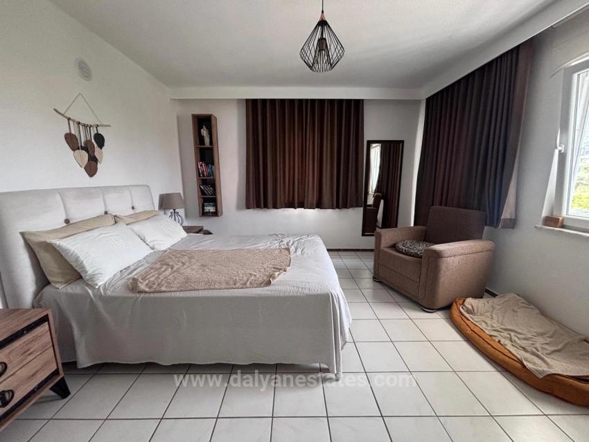 Geniş Arsa 'Ya Sahip Geleneksel Türk Evi