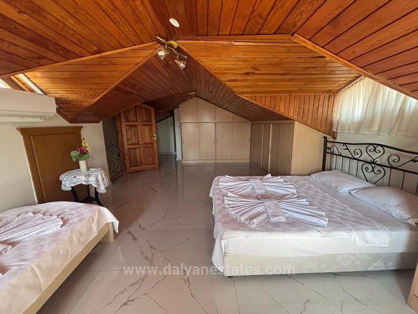 Dalyan Merkezde 5 Yatak Odalı Tripleks Villa