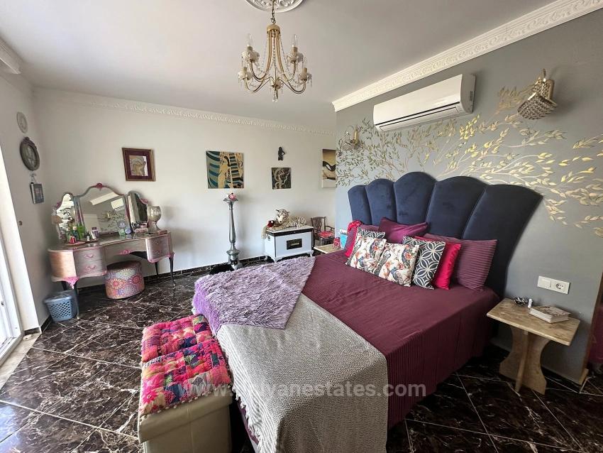 Gökbel’de Eşsiz Deniz Manzaralı 7 Odalı Lüks Malikâne – 5.000 M² Arsada Prestijli Bir Ya