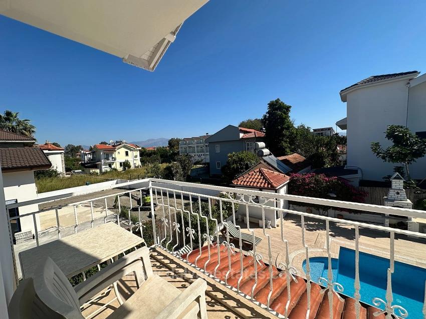 Villa Iris, Ortak Havuzlu, Modern Ve Yarı Müstakil Bir Villadır.