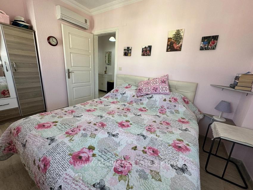 Villa Iris, Ortak Havuzlu, Modern Ve Yarı Müstakil Bir Villadır.