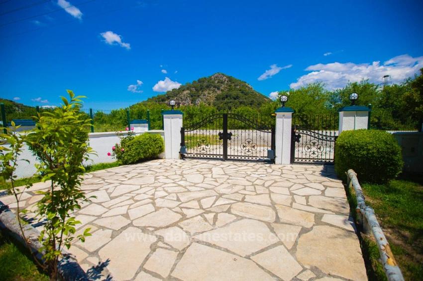 Dağ Manzaralı, Stil Sahibi Ve Tamamen Yenilenmiş Özel Villa