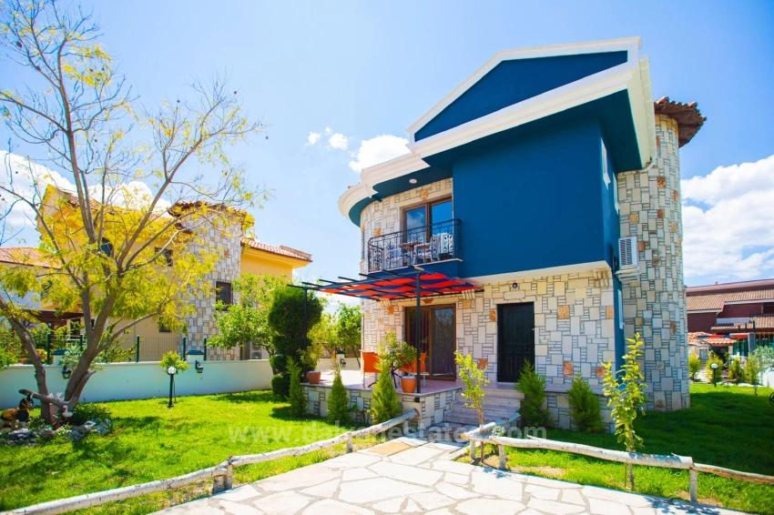 Karadağ Manzaralı, Stil Sahibi Ve Tamamen Yenilenmiş Özel Villa – Memphis Blue