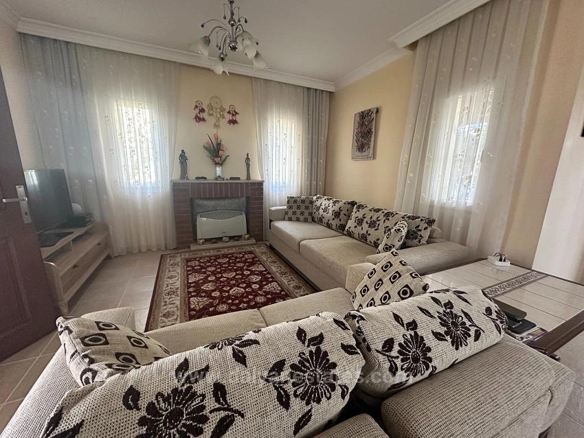 Küçük Bir Kompleks İçinde, Ortak Havuzlu Müstakil Villa
