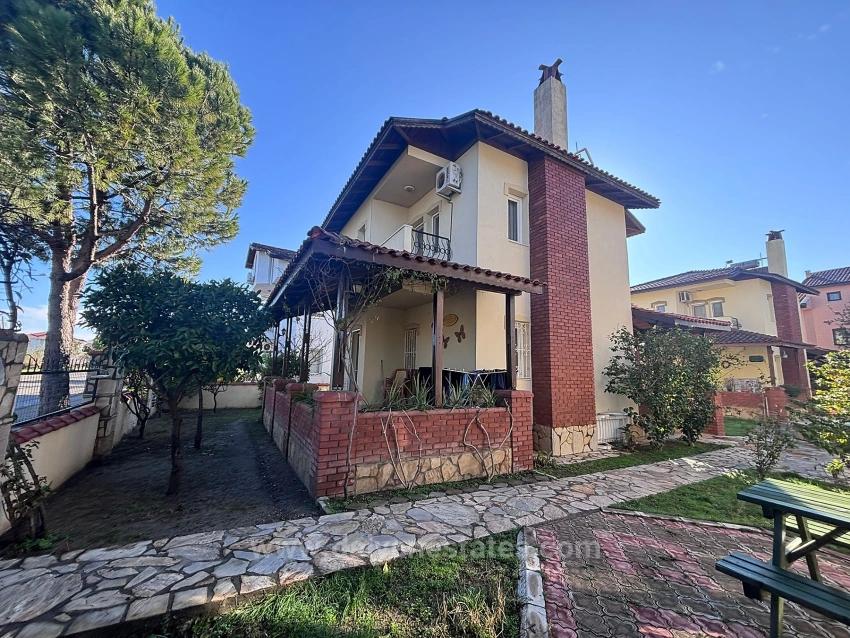 Küçük Bir Site İçerisinde, Ortak Havuzlu Villa