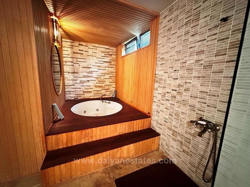 Dalyan Gülpınar Da Kanal A Yakın Konak Tarzında Villa