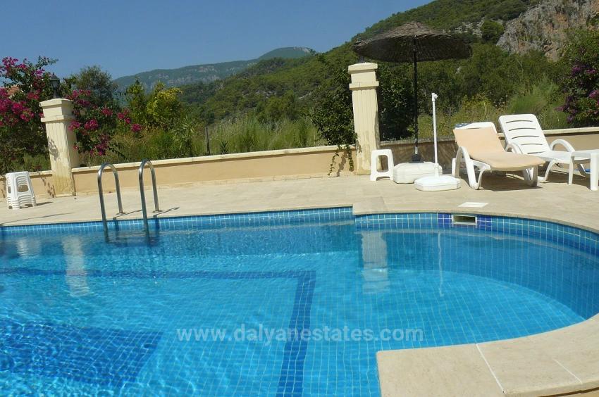 Dalyan Maraş Bölgesinde , Nehir Manzaralı Satılık Villa