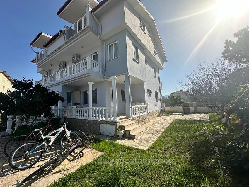 Bluebells Apart —Güneşle Aydınlanan Huzurlu Bir Yaşam