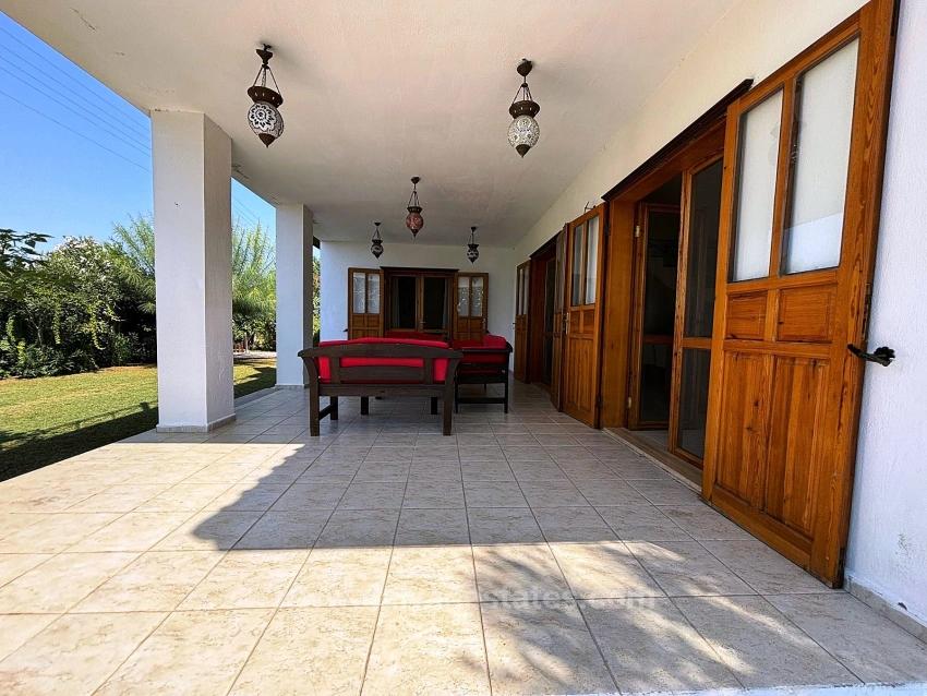 Doğayla Fısıldaşan Zamansız Bir Villa