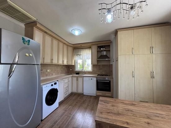 Küçük Bir Site İçerisinde Yer Alan Çekici Villa.