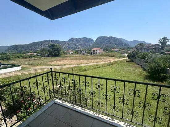 Dağ Manzaralı Ve Olgun Bahçeli Geniş Köy Evi