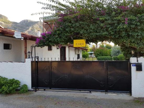Dalyan Arıkbaşı Bölgesinde 1357 M2 Arsa İçersinde Satılık Müstakil Bungalow