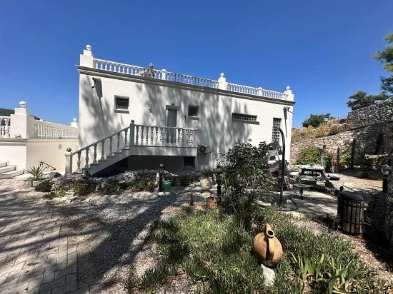 Gökbel’de Eşsiz Deniz Manzaralı 7 Odalı Lüks Malikâne – 5.000 M² Arsada Prestijli Bir Ya