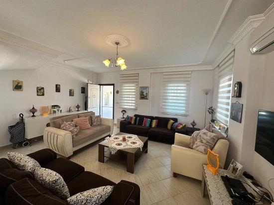 Villa Iris, Ortak Havuzlu, Modern Ve Yarı Müstakil Bir Villa