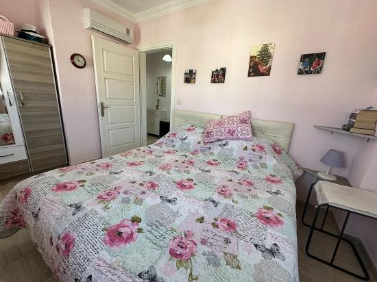 Villa Iris, Ortak Havuzlu, Modern Ve Yarı Müstakil Bir Villa
