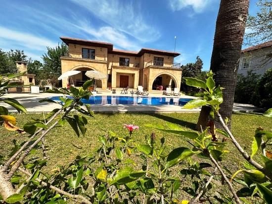 Dalyan Gülpınar Da Kanal A Yakın Konak Tarzında Villa