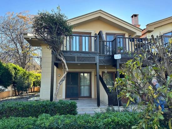 King’s Villa No.1 — Zarafetle Yükselen, Nehir Manzaralı Seçkin Bir Yaşam