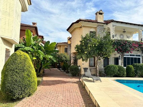 Dalyan Merkezde Sakin Ve Huzurlu Bir Sitede Satılık Dubleks Villa