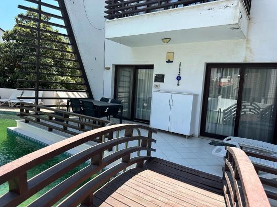 Nehirle Bütünleşen Modern Şıklık