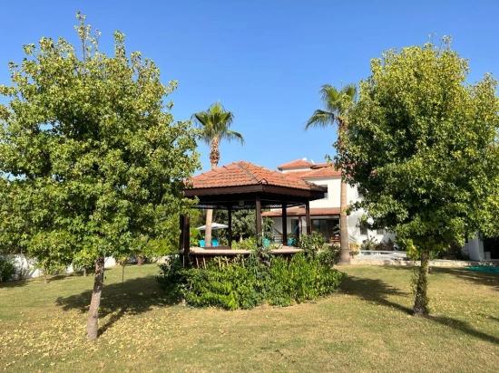 Dalyan Okçular'da 1000 M2 Arsa İçerisinde Satılık Dubleks