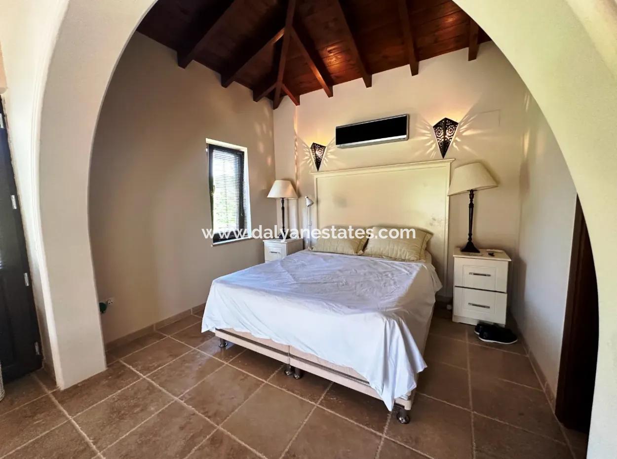 Dalyan Gülpınarda Kapodakya Taşından Yapılmış Konak Tarzı Villa