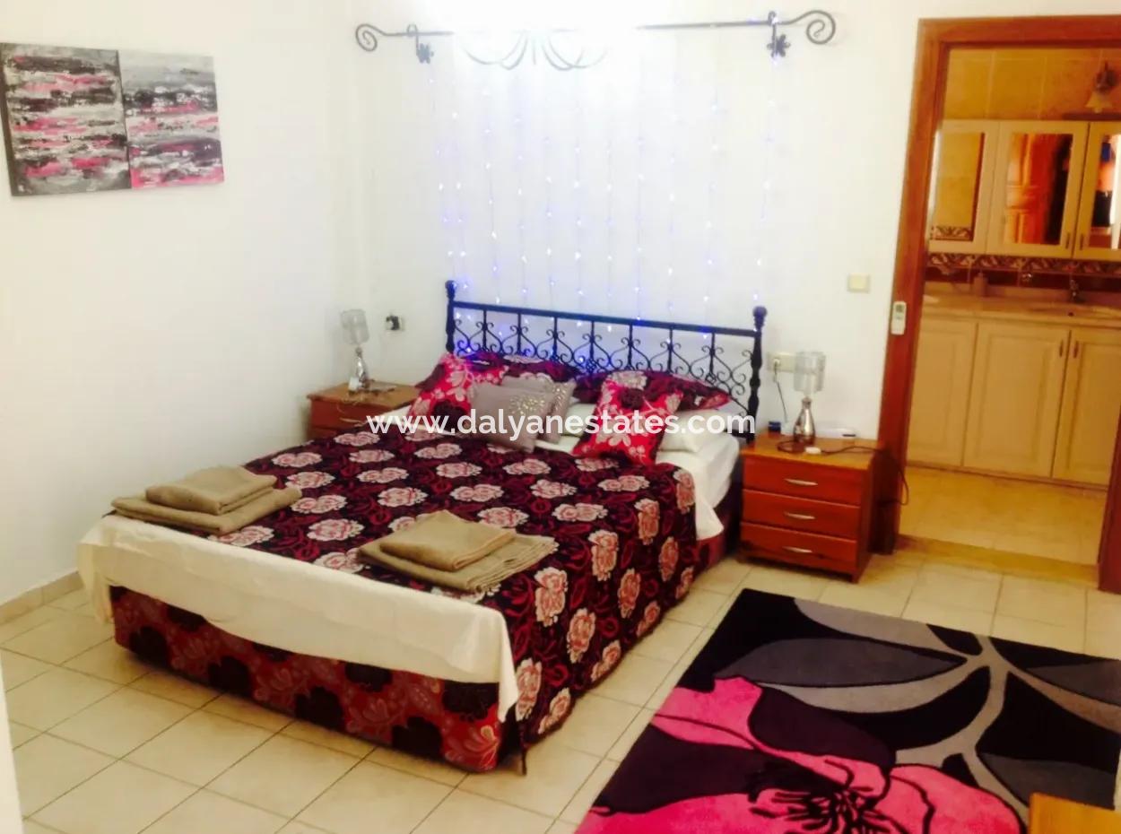 Dalyan Gülpınarda 1100 M2 Arsa İçerisinde Satılık Villa