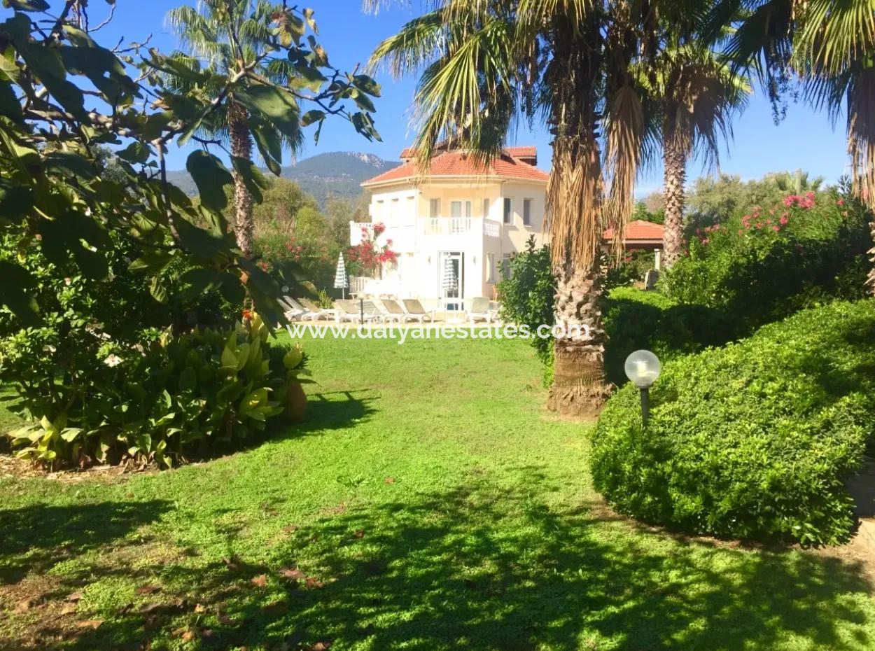 Dalyan Gülpınarda 1100 M2 Arsa İçerisinde Satılık Villa