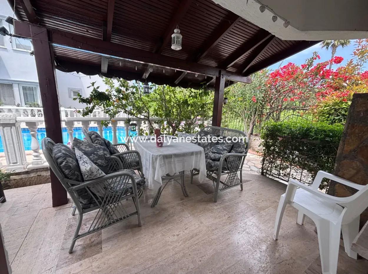 Dalyan Merkezde Ortak Havuzlu Eşyalı Triplex Villa