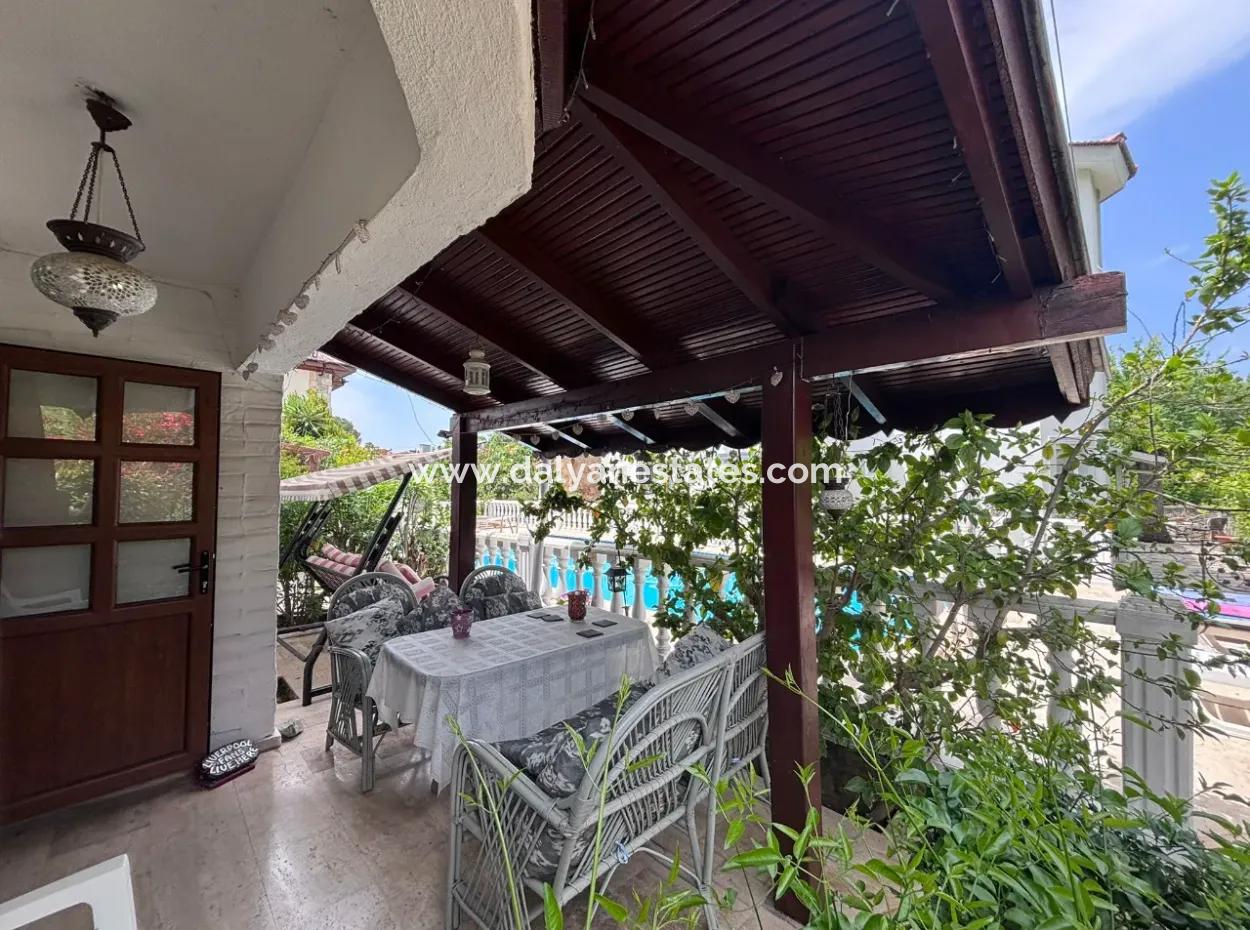 Dalyan Merkezde Ortak Havuzlu Eşyalı Triplex Villa