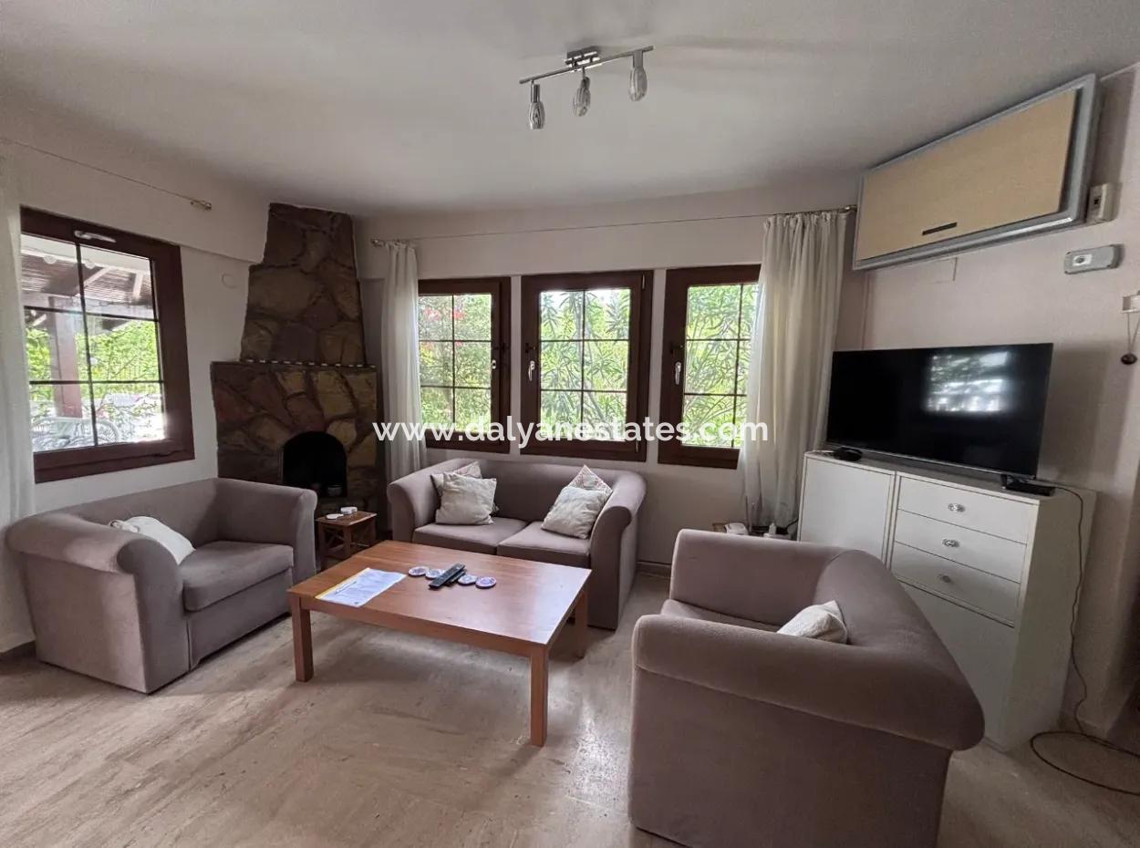 Dalyan Merkezde Ortak Havuzlu Eşyalı Triplex Villa