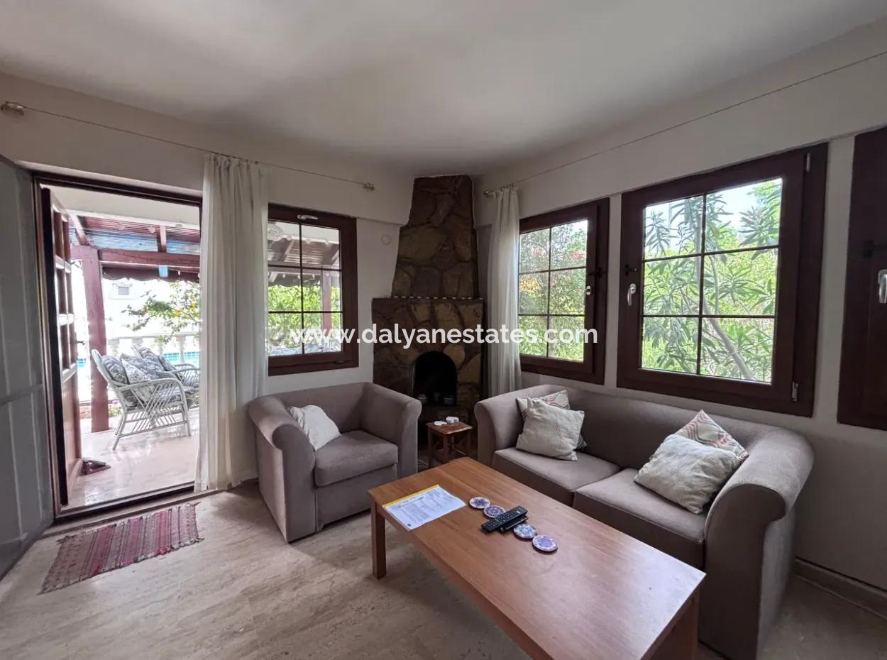 Dalyan Merkezde Ortak Havuzlu Eşyalı Triplex Villa