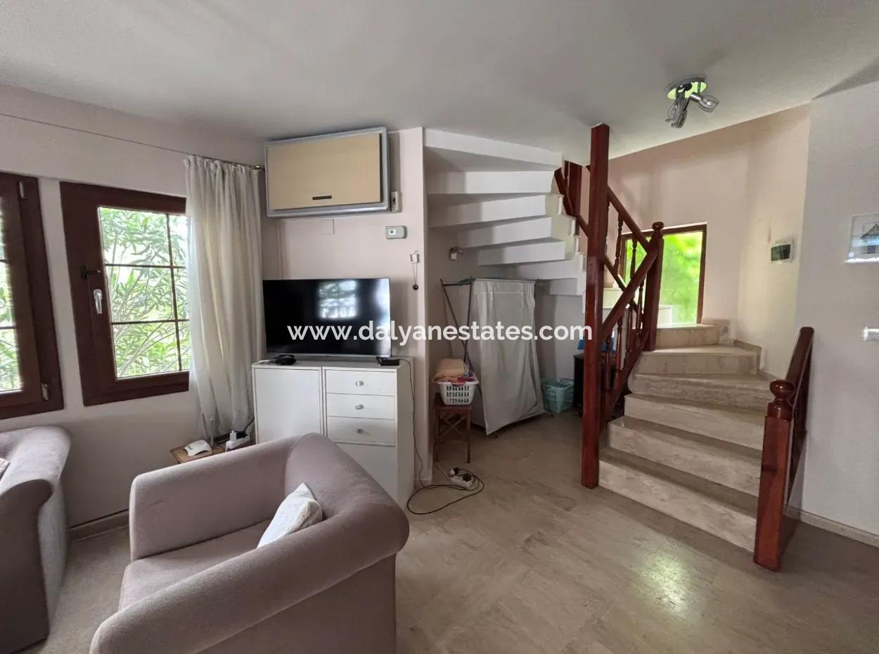Dalyan Merkezde Ortak Havuzlu Eşyalı Triplex Villa