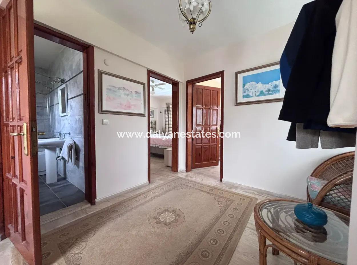 Dalyan Merkezde Ortak Havuzlu Eşyalı Triplex Villa