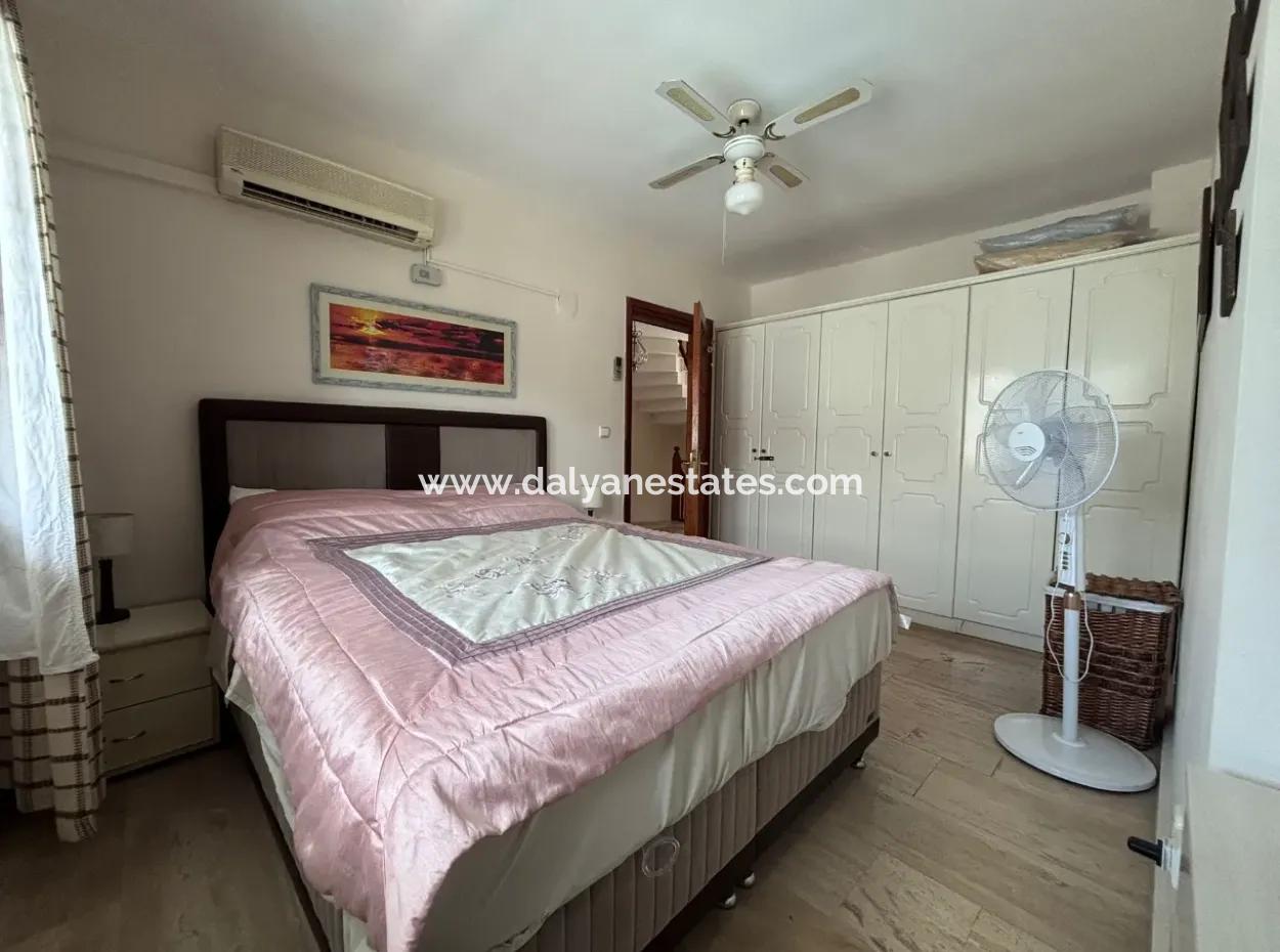 Dalyan Merkezde Ortak Havuzlu Eşyalı Triplex Villa