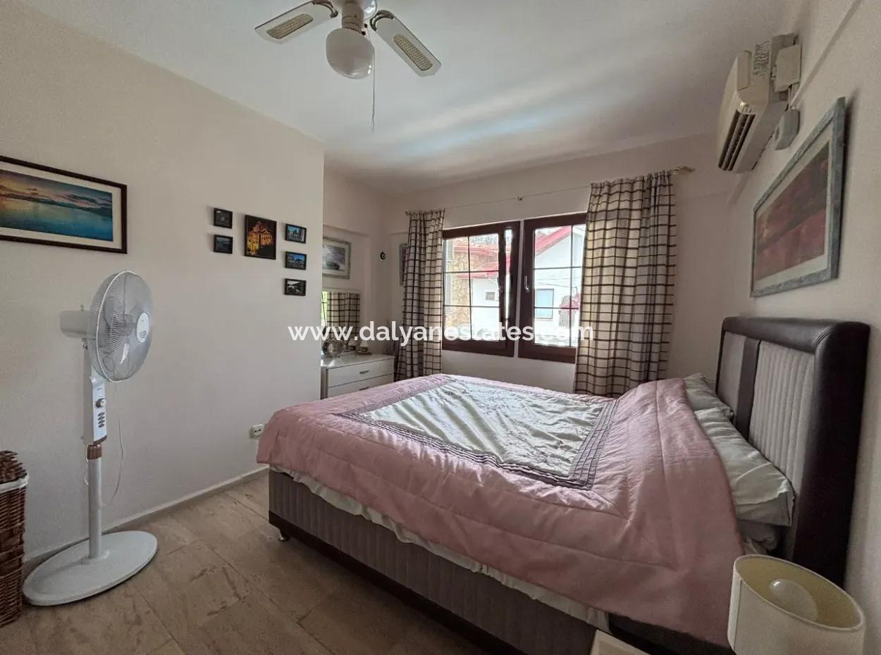 Dalyan Merkezde Ortak Havuzlu Eşyalı Triplex Villa