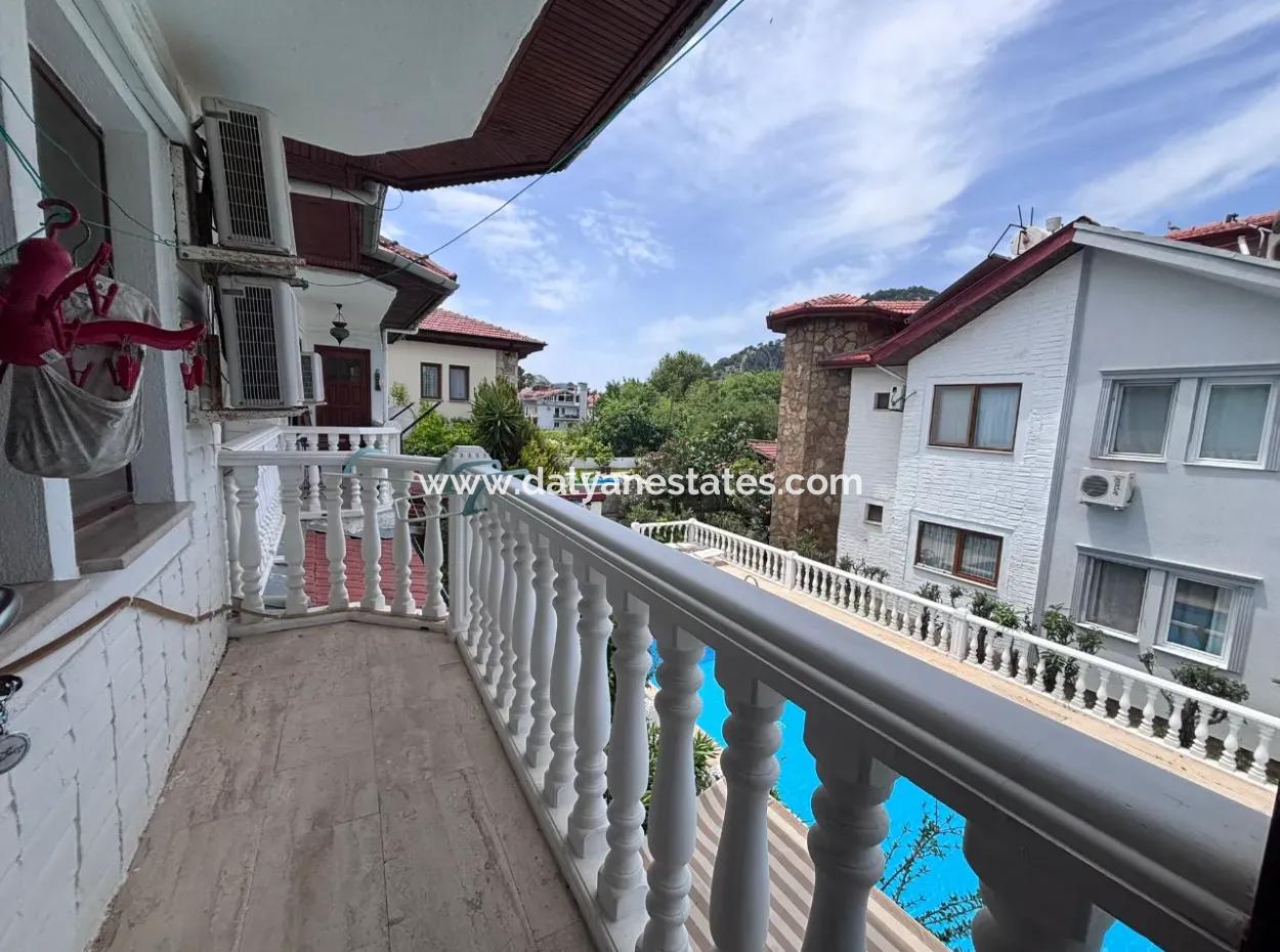 Dalyan Merkezde Ortak Havuzlu Eşyalı Triplex Villa