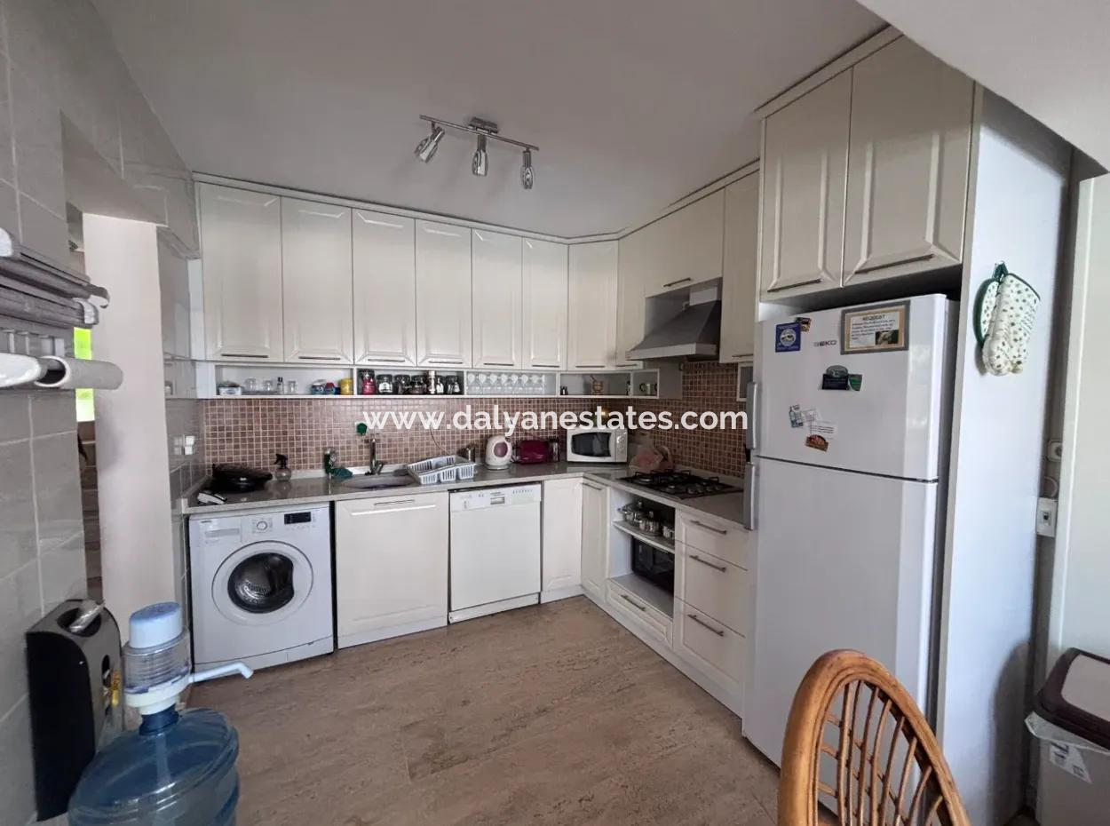 Dalyan Merkezde Ortak Havuzlu Eşyalı Triplex Villa