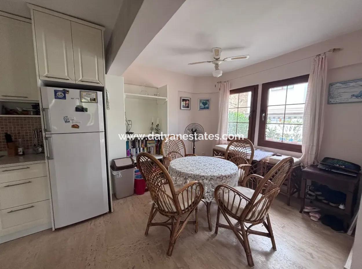 Dalyan Merkezde Ortak Havuzlu Eşyalı Triplex Villa